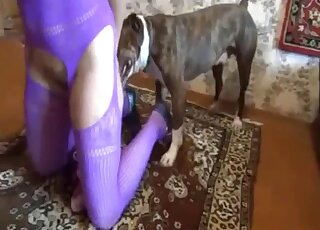 Mature blonde tries sloppy perversions with her dog