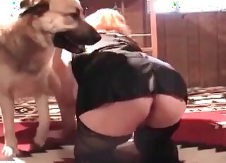 Fat-assed mature vixen gets properly pounded by her trained dog